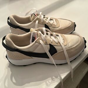 Women’s Nike Waffle Tennis Shoes